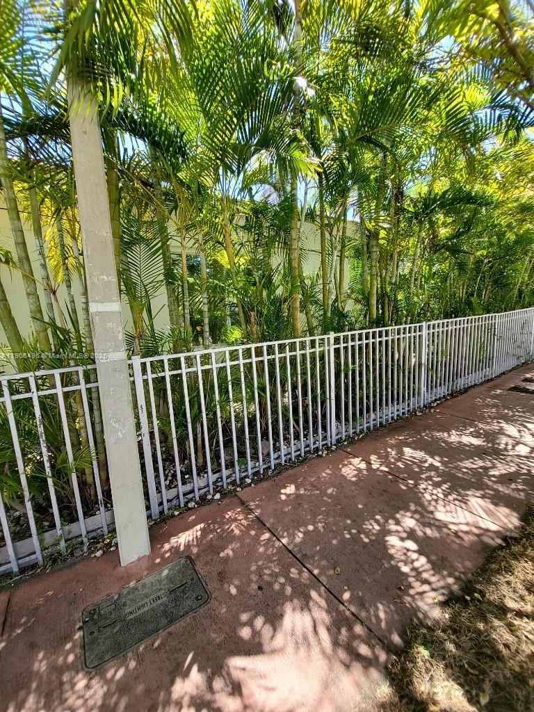 BISCAYNE BEACH RESUB - Residential Lease