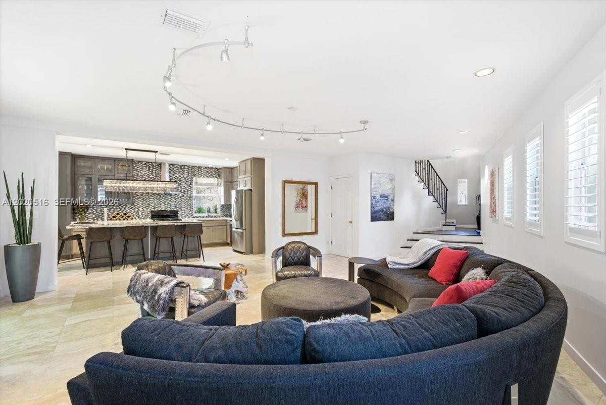 PARISIAN VILG IN THE GROV - Residential