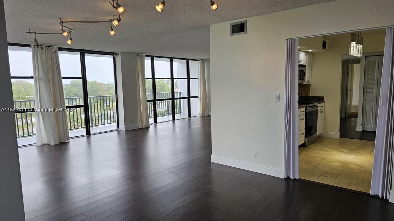 1000 Parkview Dr 531