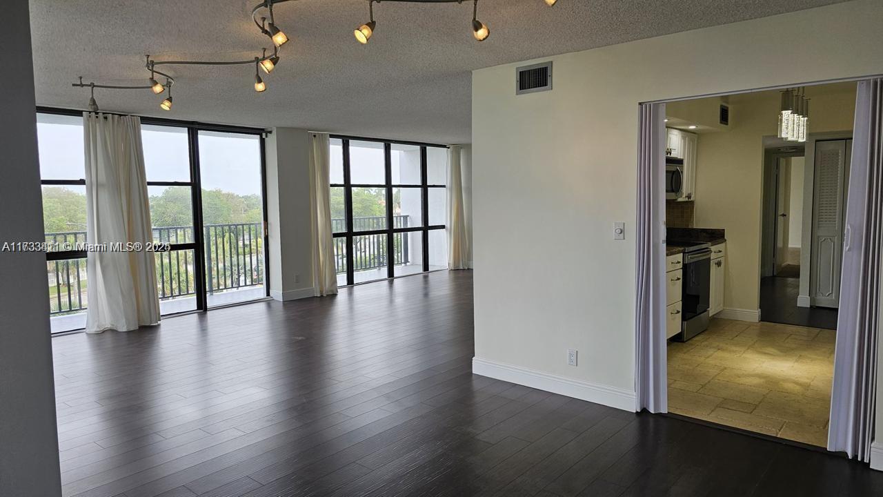 1000 Parkview Dr 531