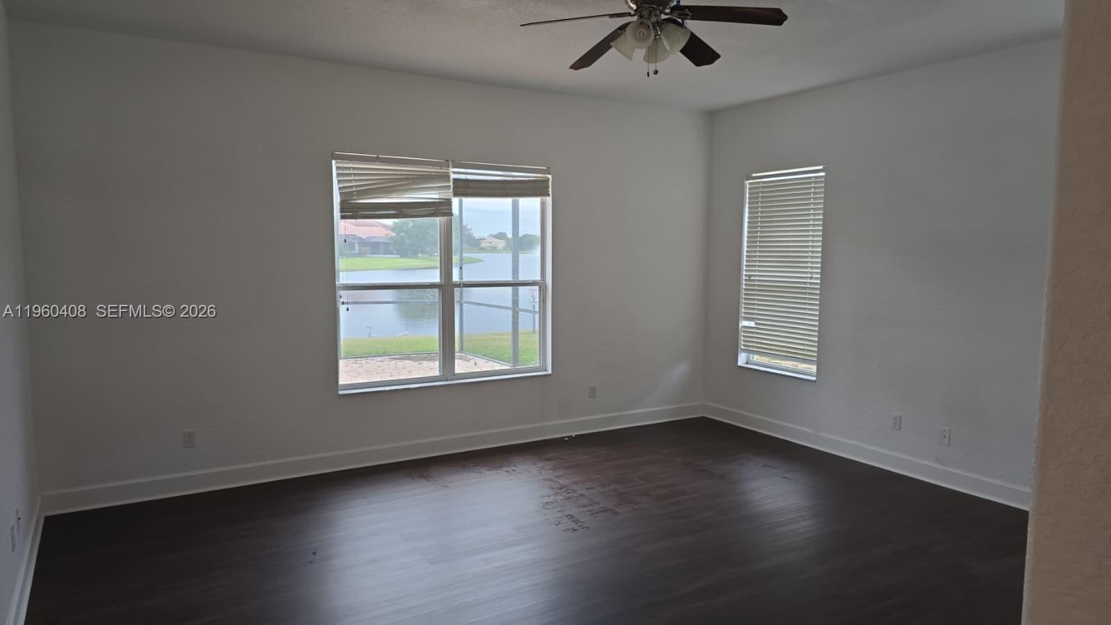 NORTH SHORE VLG - Residential