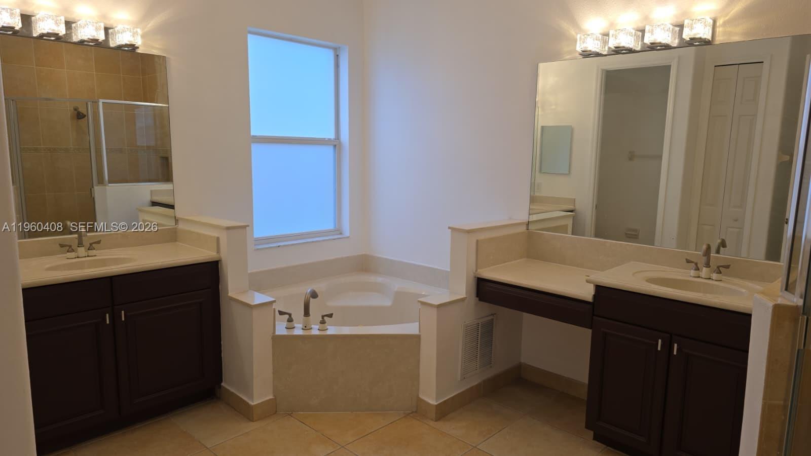 NORTH SHORE VLG - Residential