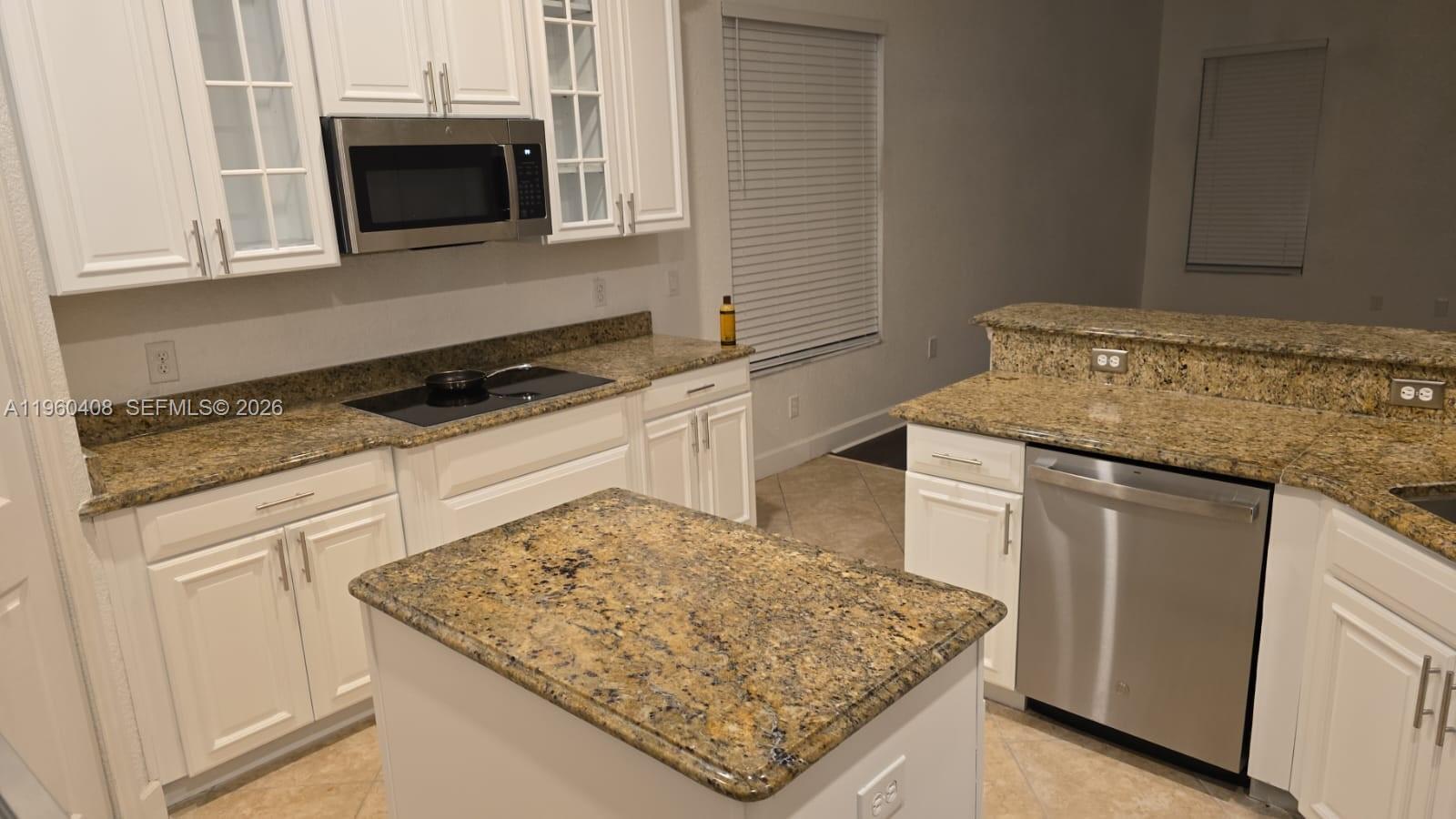 NORTH SHORE VLG - Residential