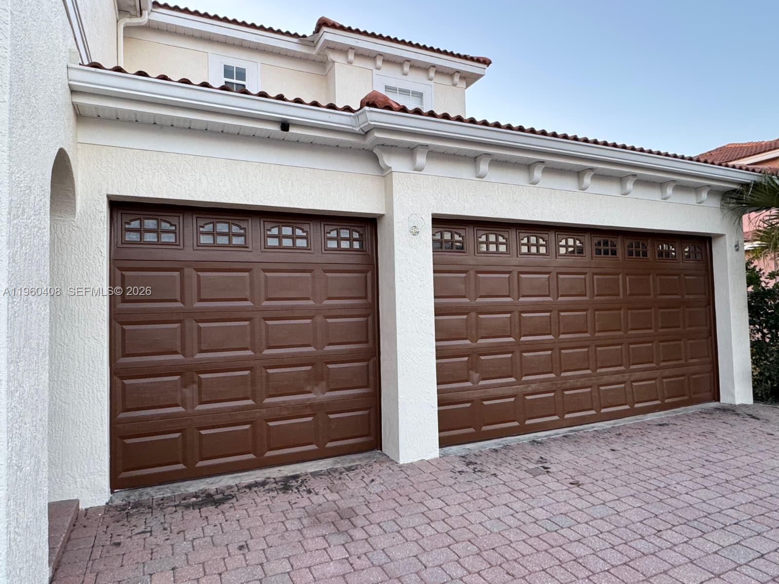 NORTH SHORE VLG - Residential