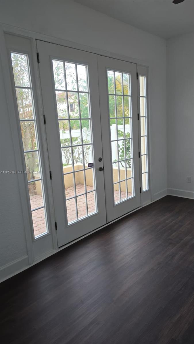 NORTH SHORE VLG - Residential