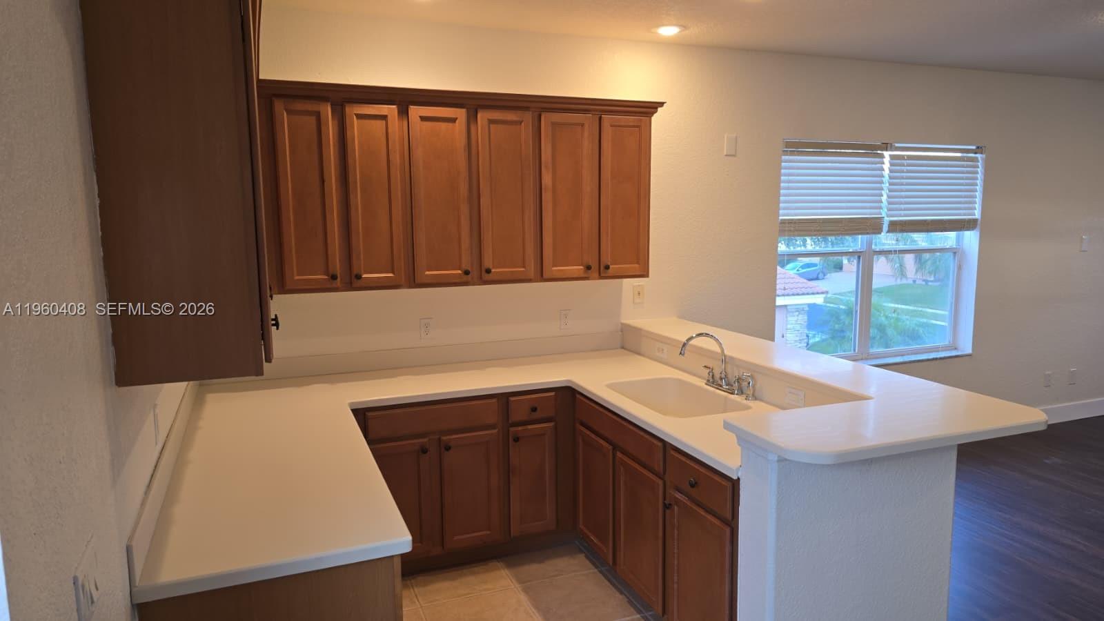 NORTH SHORE VLG - Residential