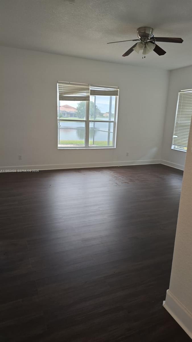 NORTH SHORE VLG - Residential