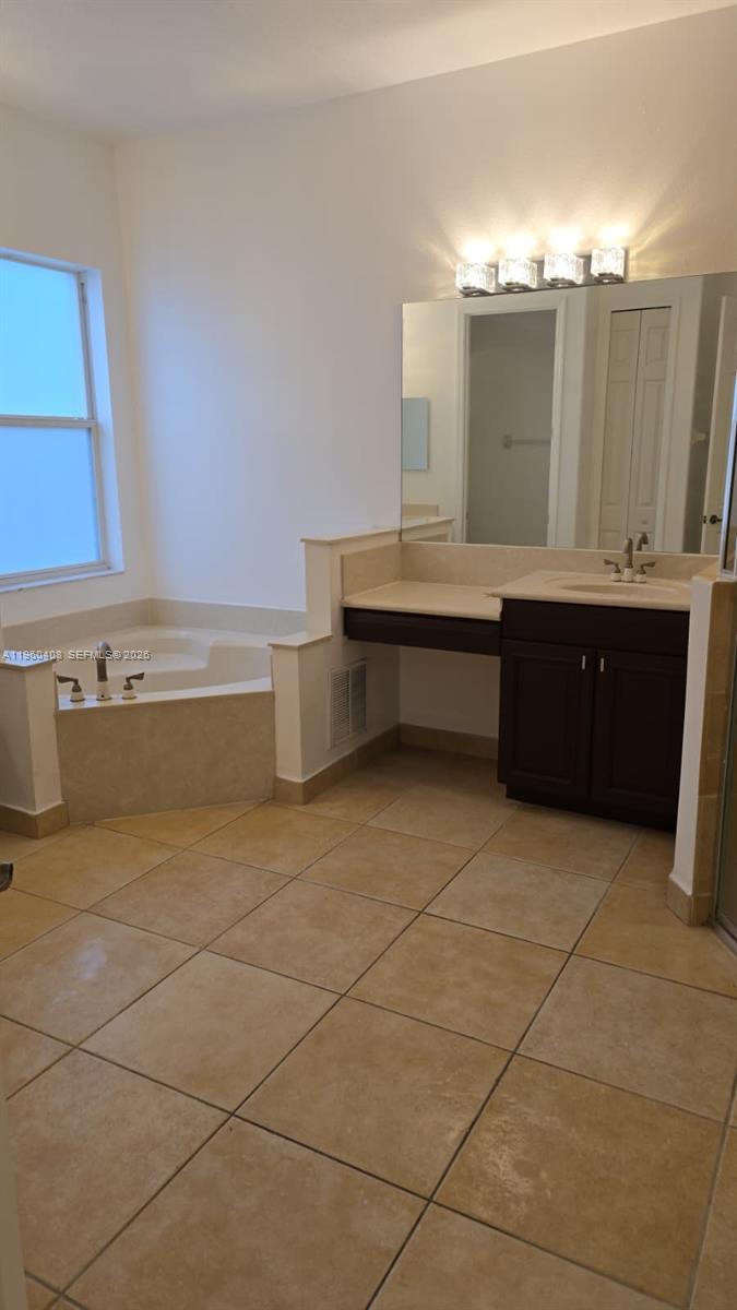 NORTH SHORE VLG - Residential