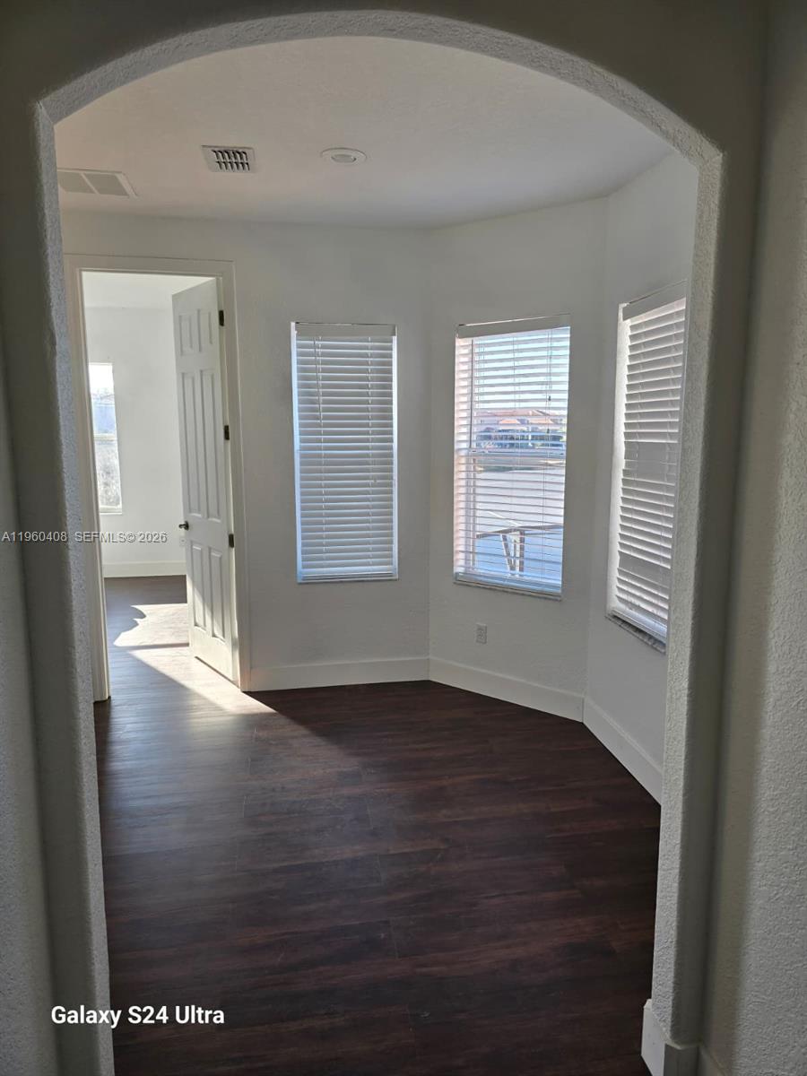 NORTH SHORE VLG - Residential