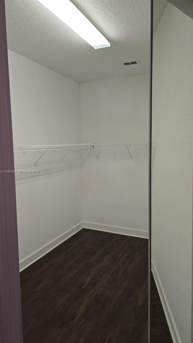 NORTH SHORE VLG - Residential