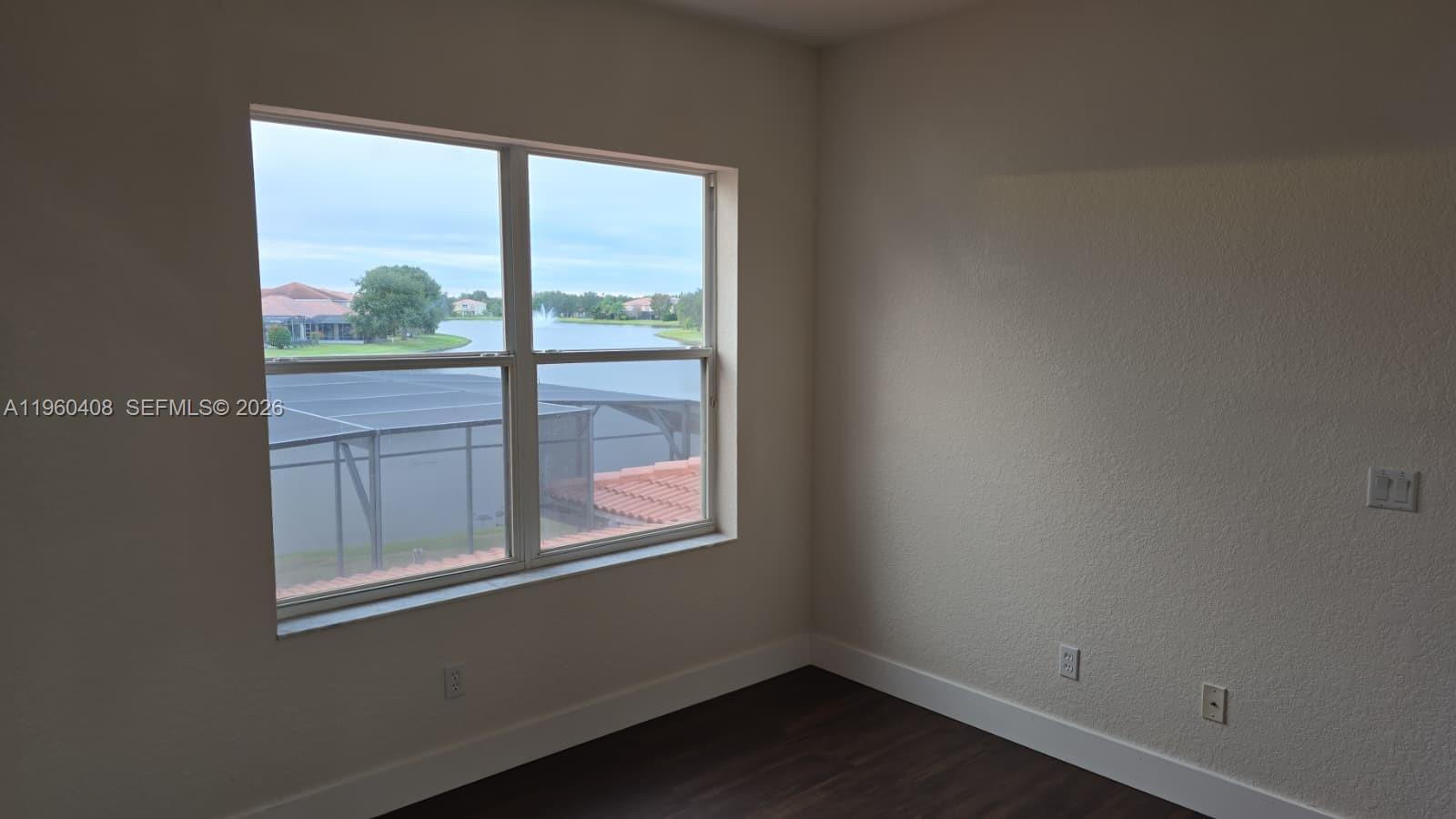 NORTH SHORE VLG - Residential