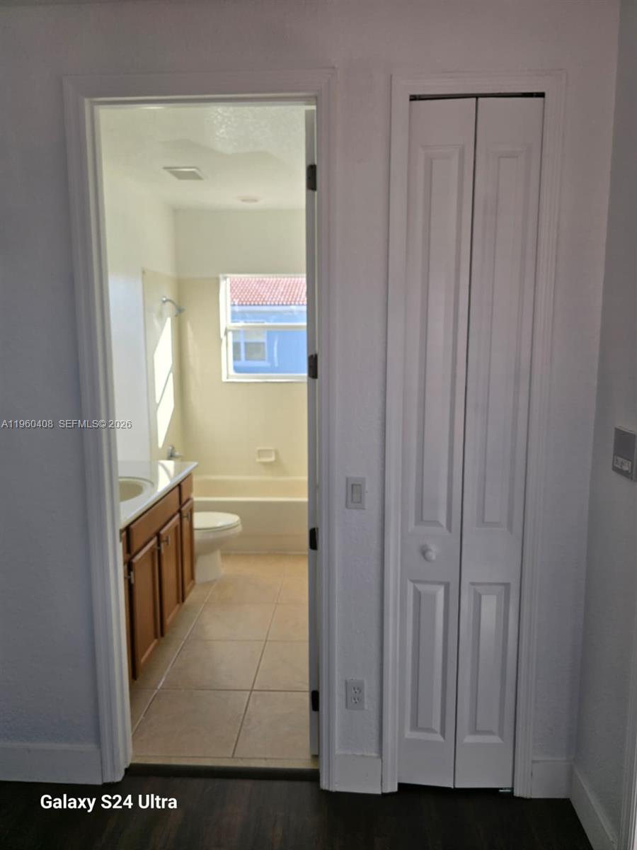 NORTH SHORE VLG - Residential