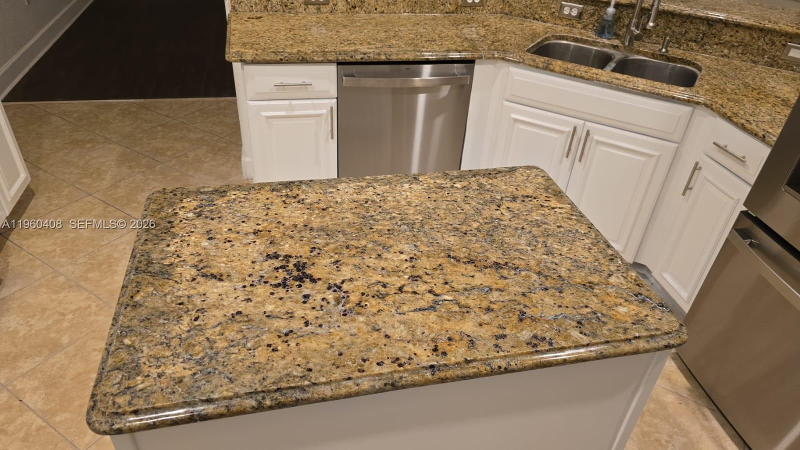 NORTH SHORE VLG - Residential