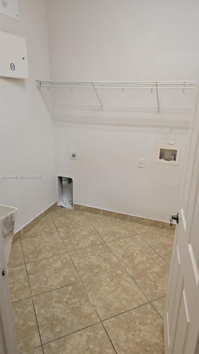 NORTH SHORE VLG - Residential