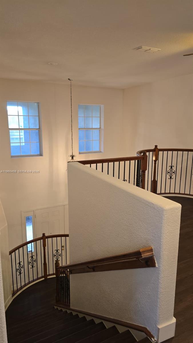 NORTH SHORE VLG - Residential