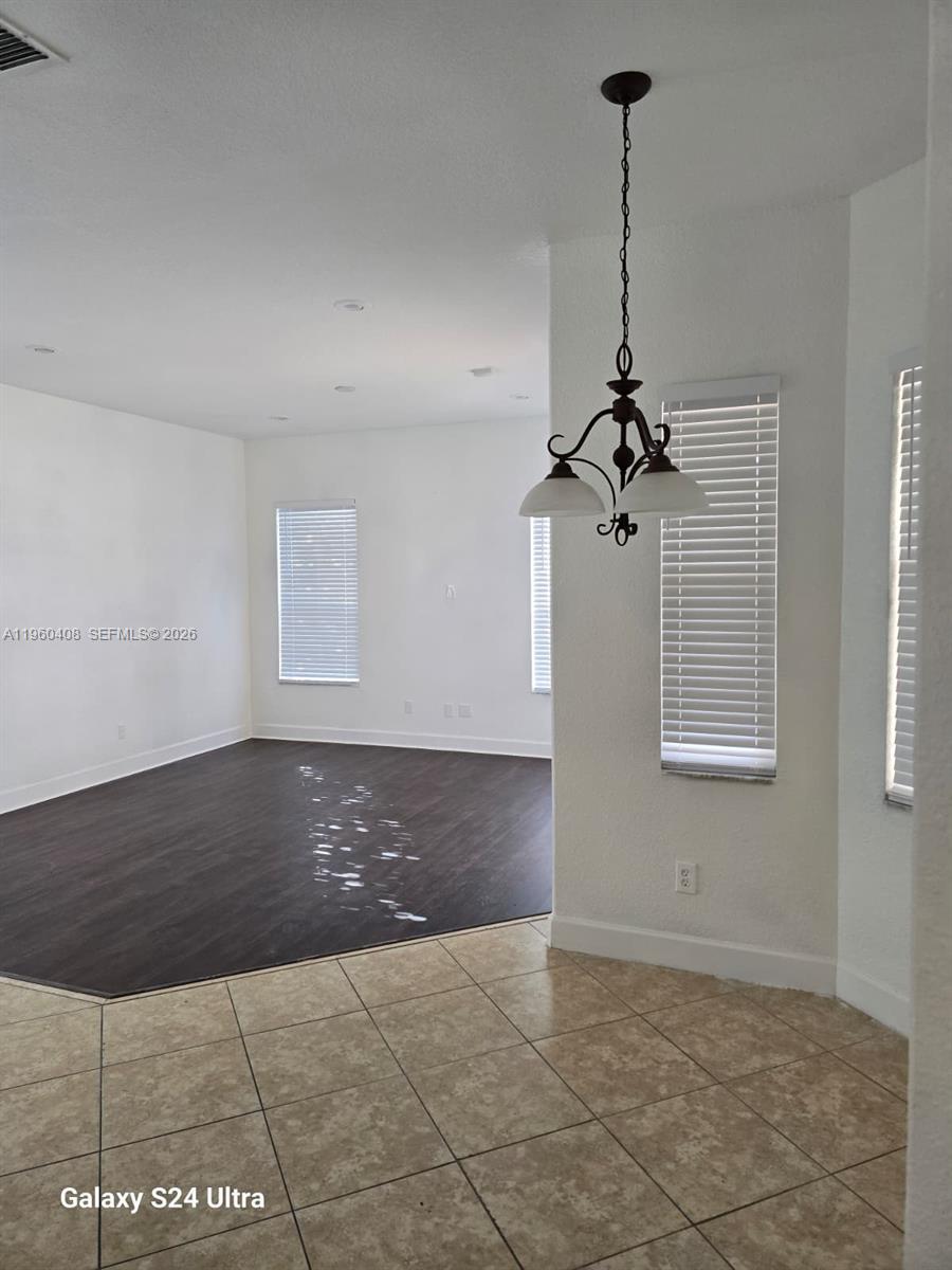 NORTH SHORE VLG - Residential