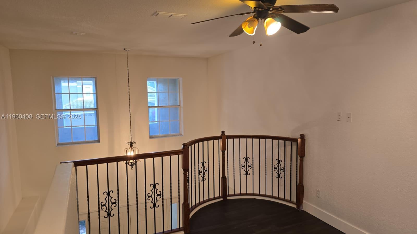 NORTH SHORE VLG - Residential