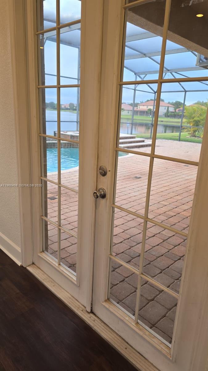 NORTH SHORE VLG - Residential