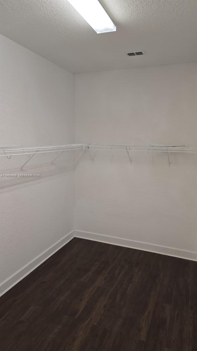 NORTH SHORE VLG - Residential