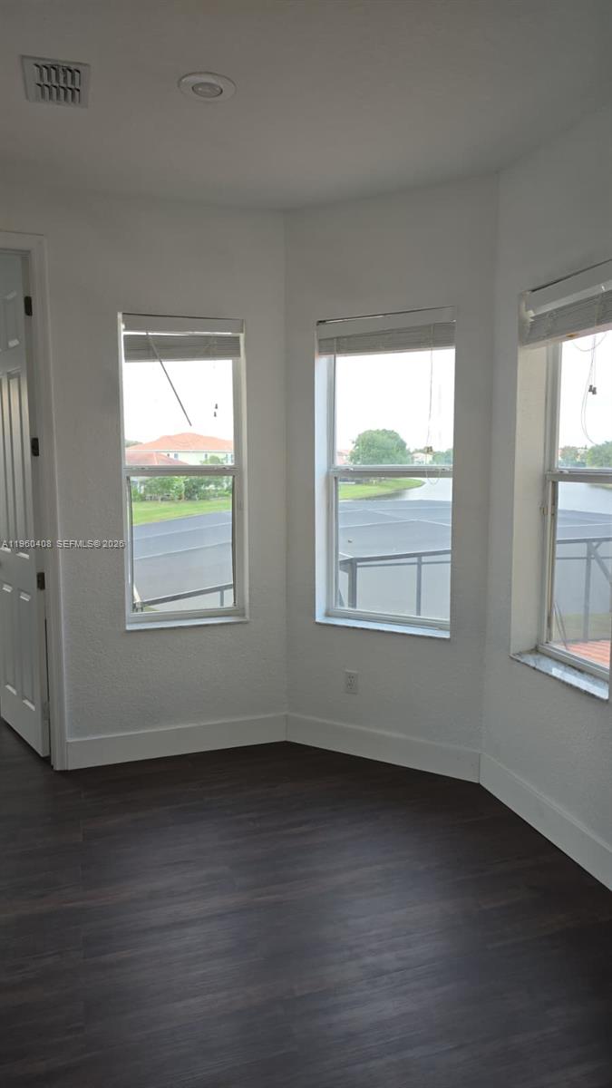 NORTH SHORE VLG - Residential