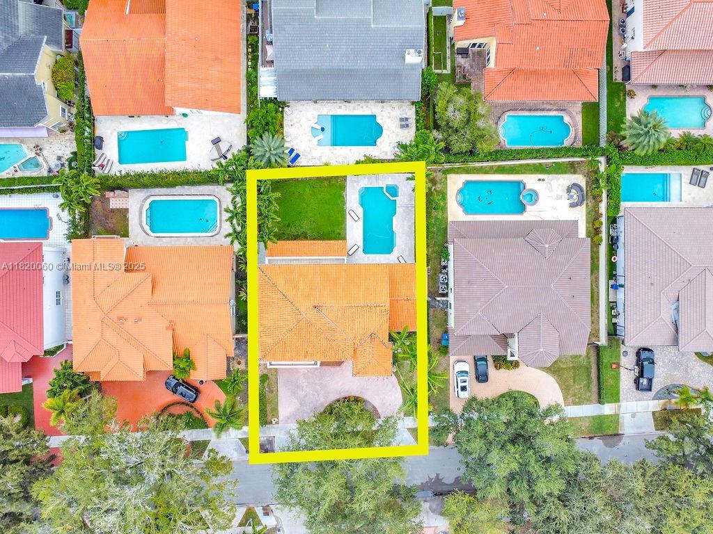 16725 NW 84th Ct, Miami Lakes, FL, 33016/$1,159,000 3 16725 NW 84th Ct