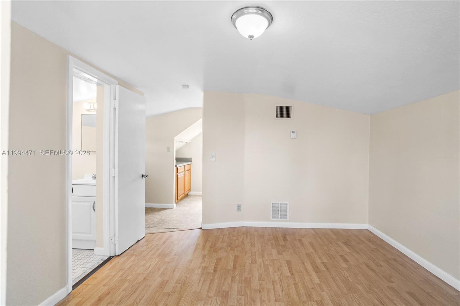 NORTH HOLLYWOOD - Residential