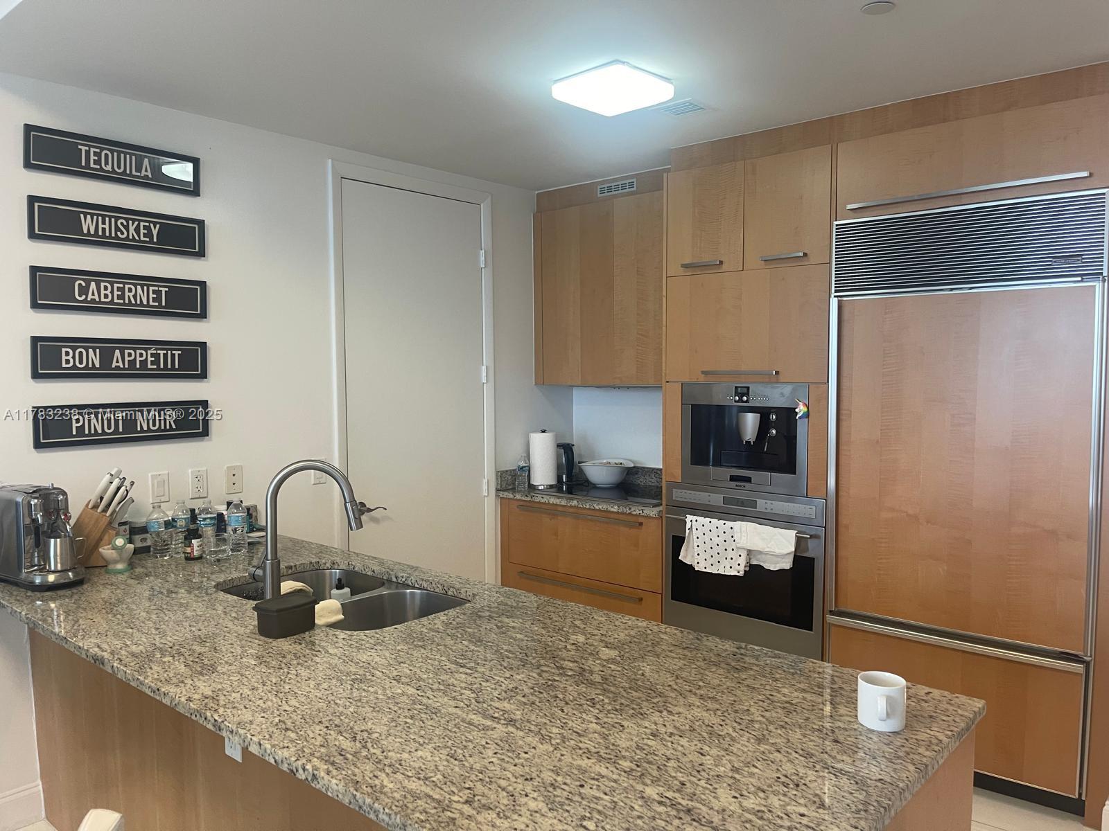 15811 Collins Ave 1402