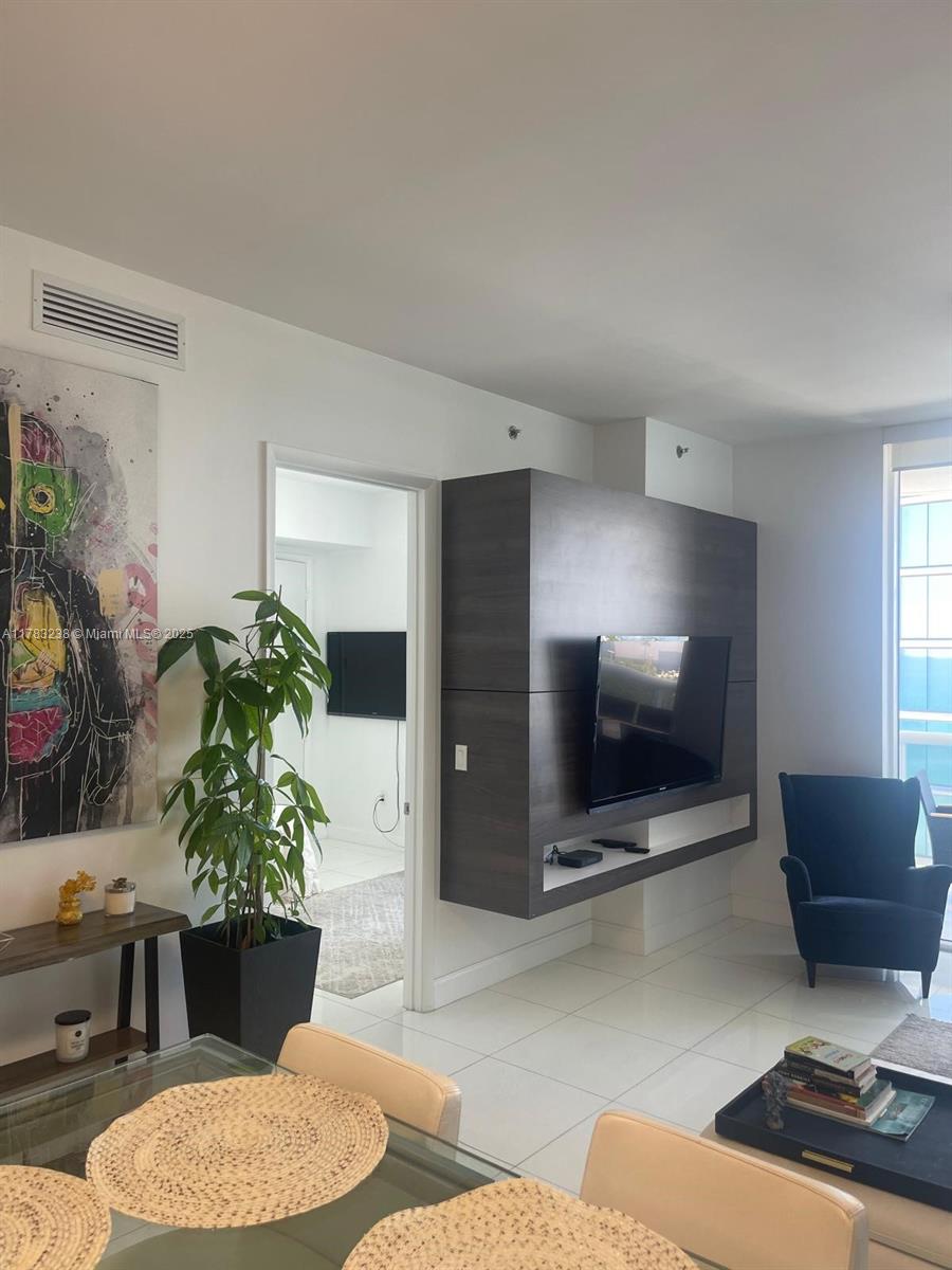 15811 Collins Ave 1402