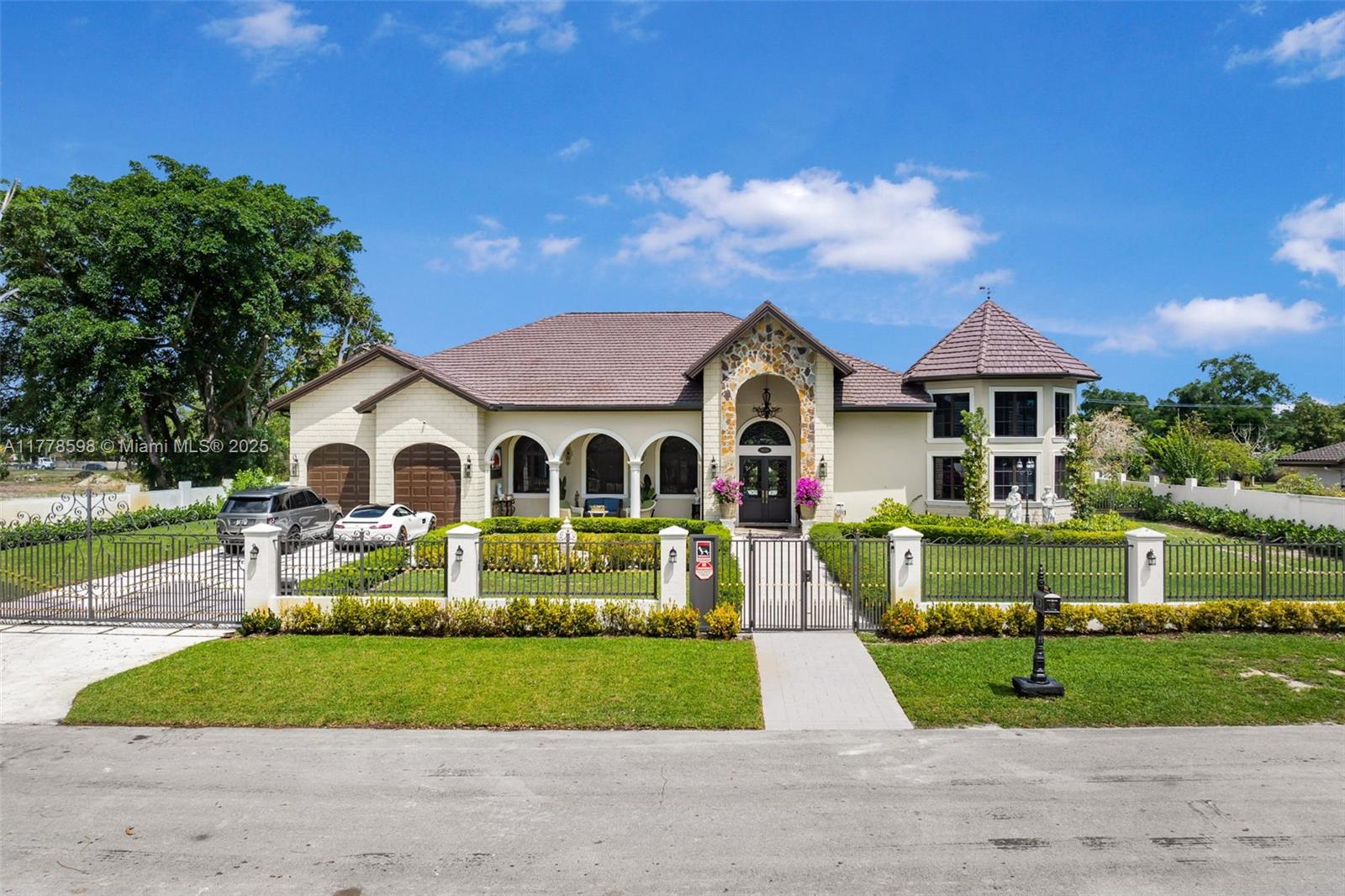 Property for Sale at 9815 Sw 114th St, Miami, Broward County, Florida - Bedrooms: 7 
Bathrooms: 6.5  - $4,499,000