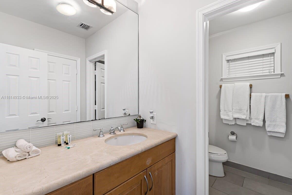 VISTA DEL SOL CONDO - Residential Lease