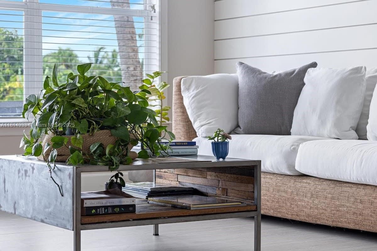 VISTA DEL SOL CONDO - Residential Lease