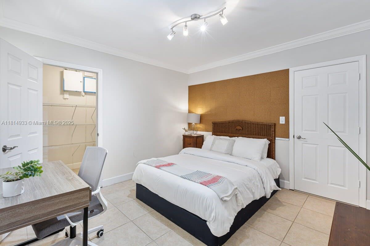 VISTA DEL SOL CONDO - Residential Lease
