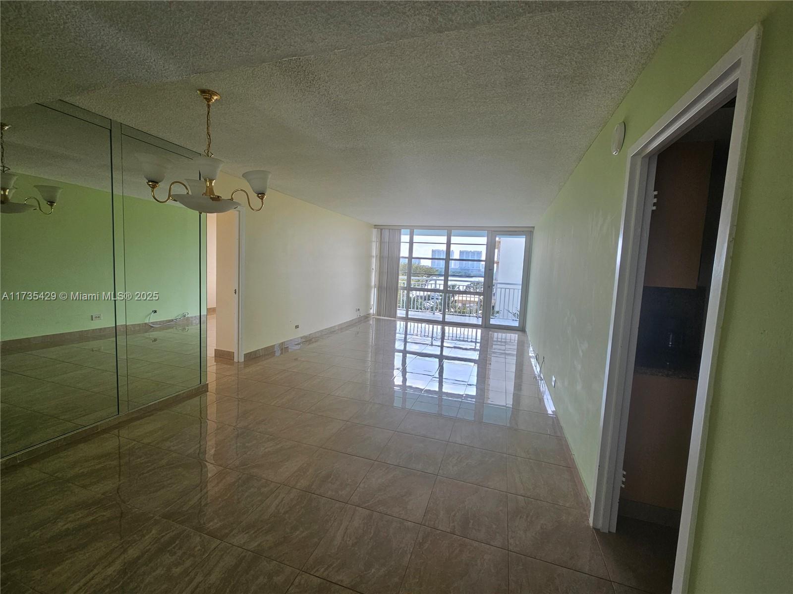 WINSTON TOWERS 500 CONDO - Residential