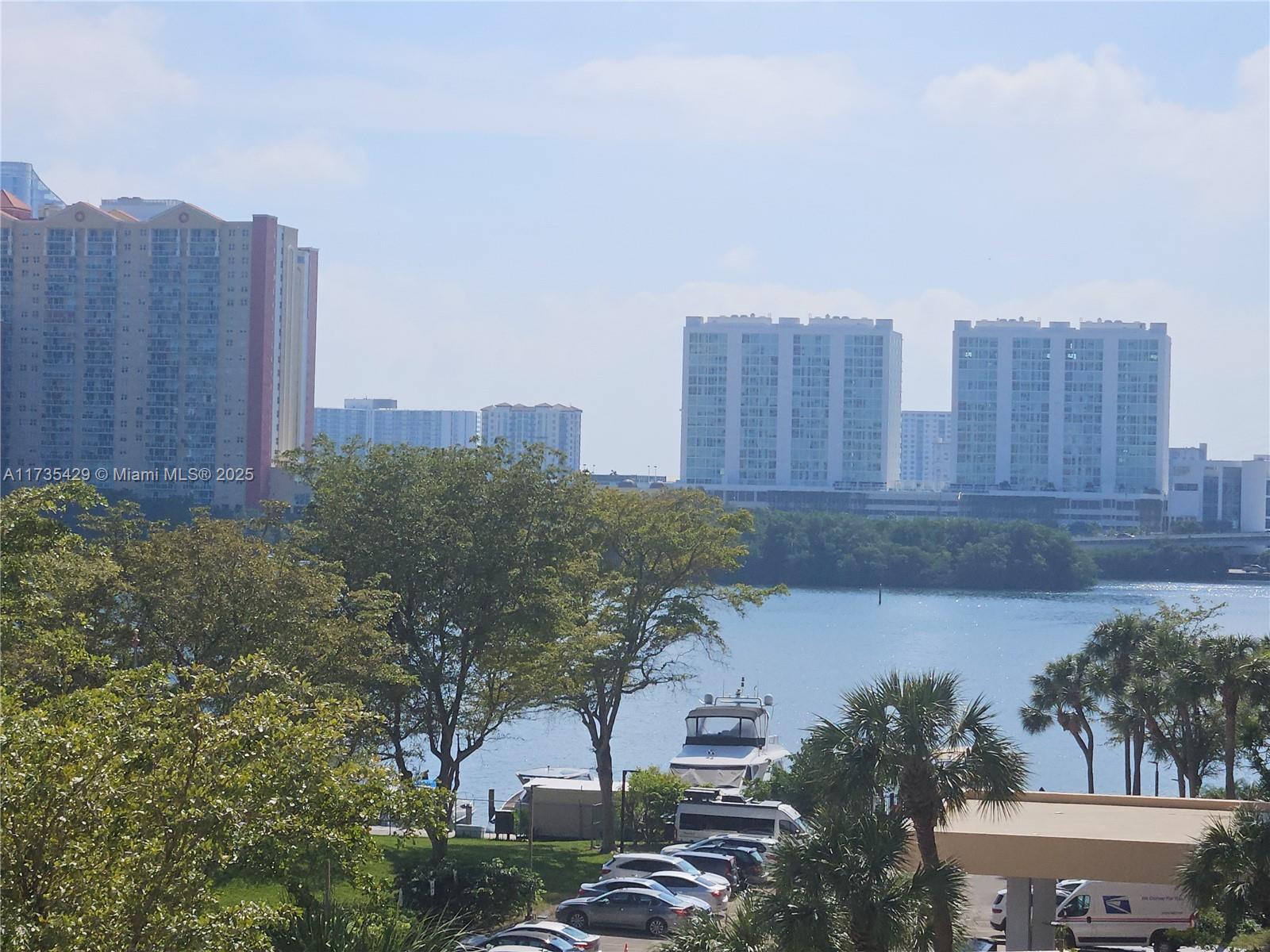 WINSTON TOWERS 500 CONDO - Residential