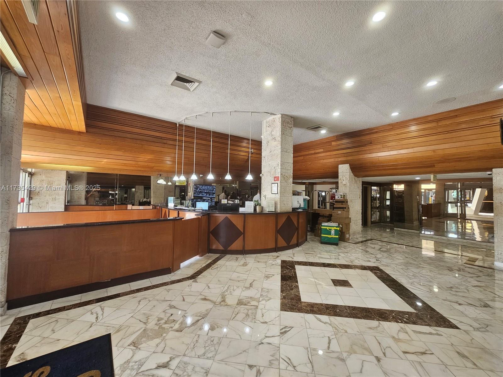 WINSTON TOWERS 500 CONDO - Residential