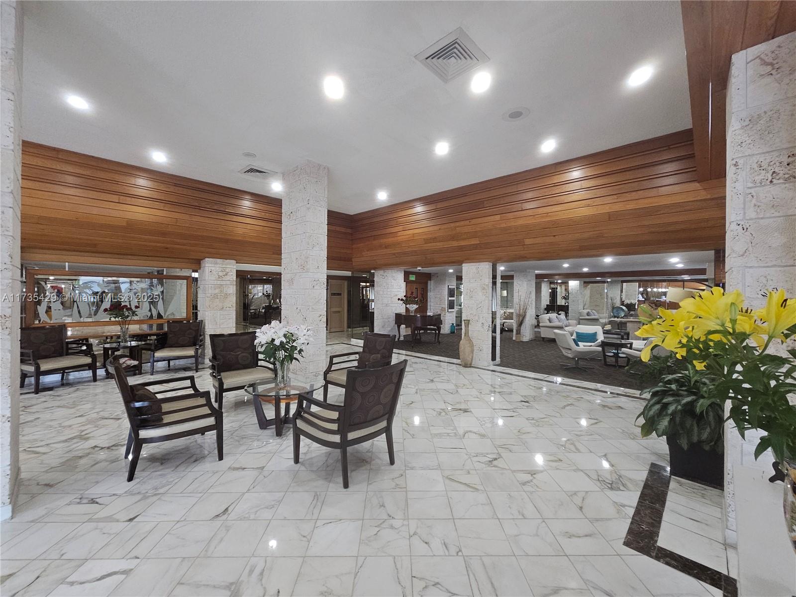WINSTON TOWERS 500 CONDO - Residential