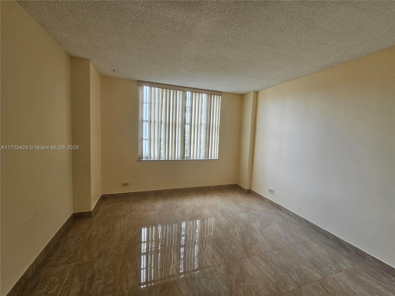 WINSTON TOWERS 500 CONDO - Residential