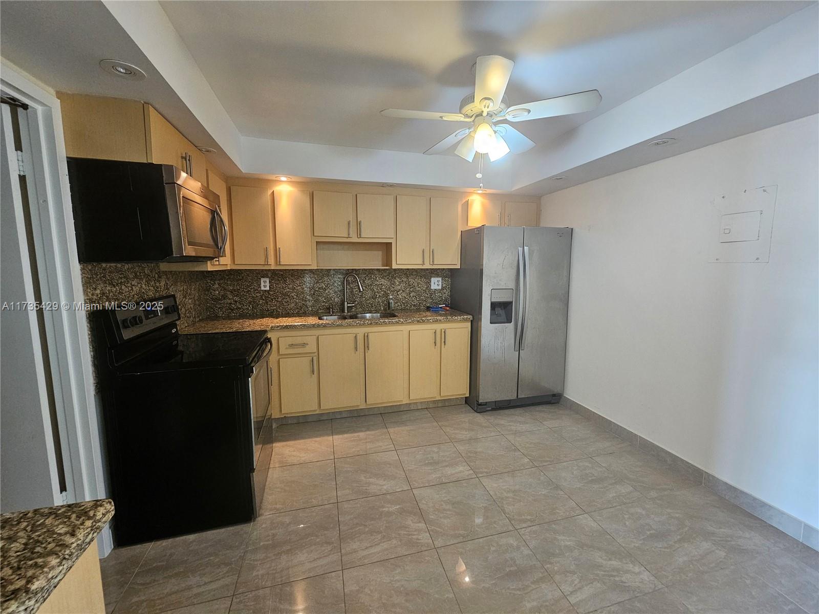 WINSTON TOWERS 500 CONDO - Residential