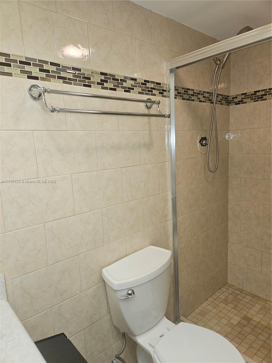 WINSTON TOWERS 500 CONDO - Residential
