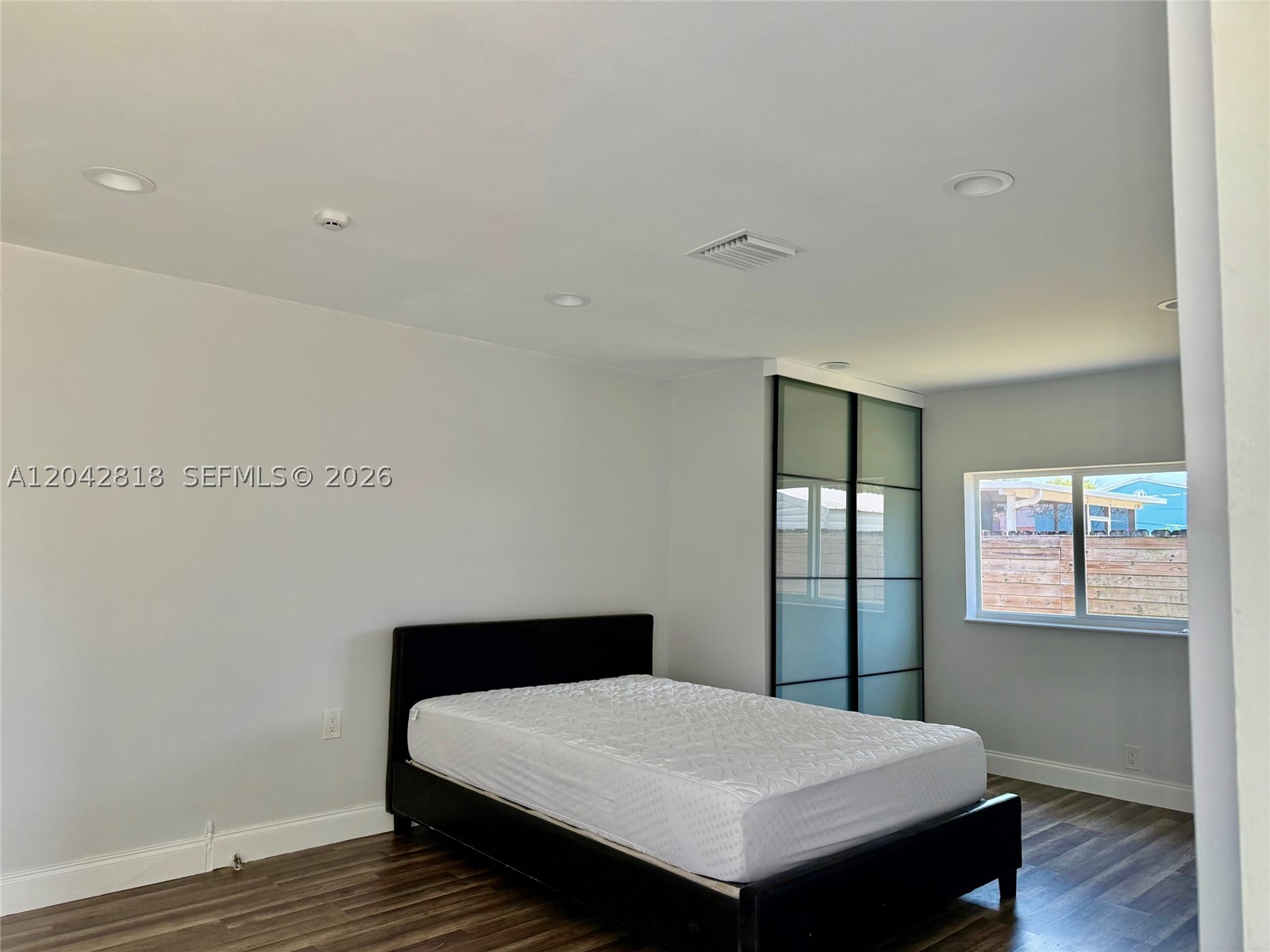 1954 Thomas St 0