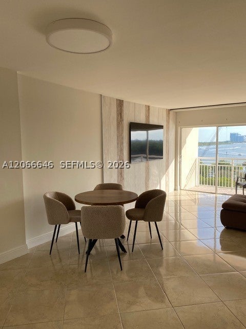 400 Kings Point Dr 606