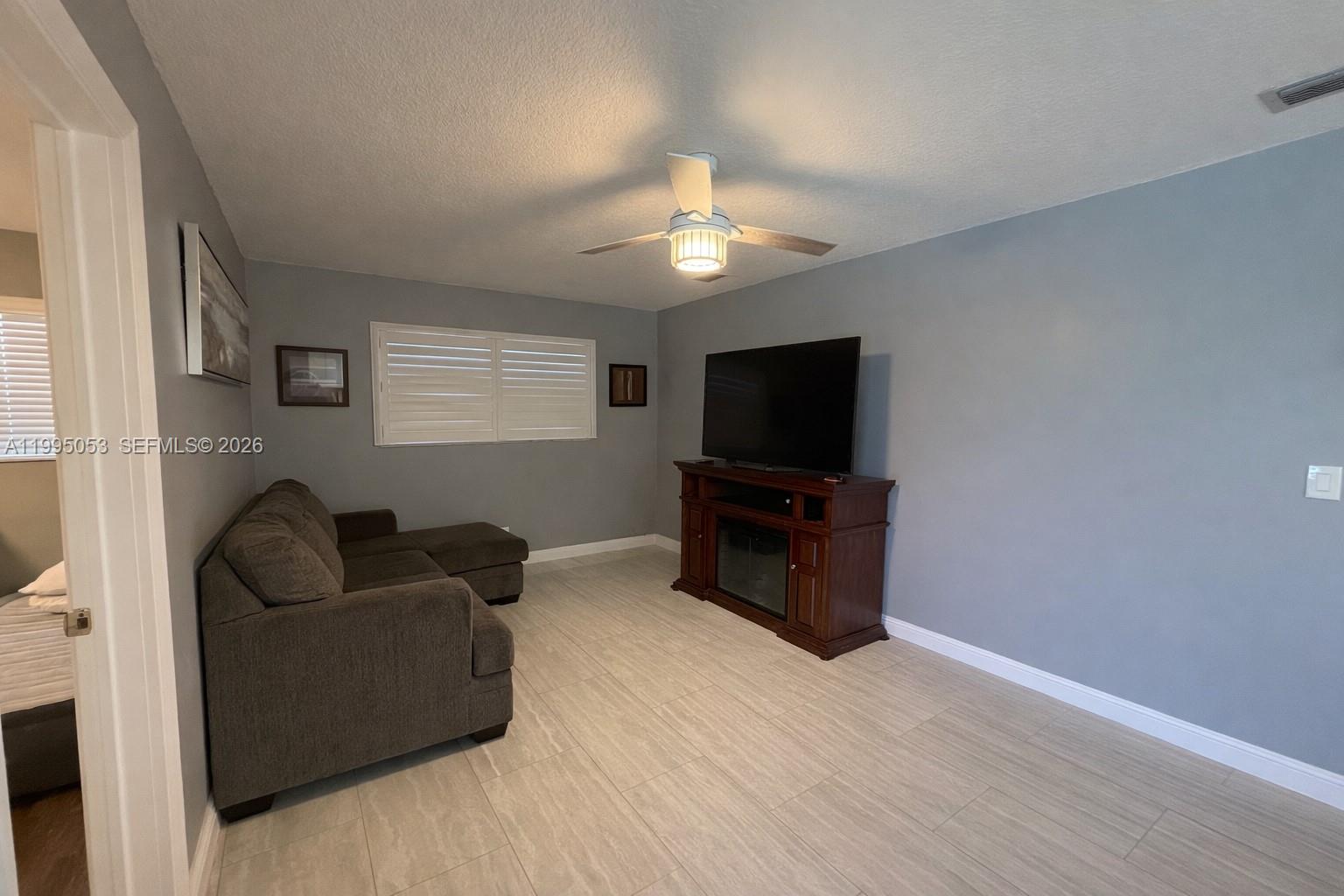 MIRROR LAKE ESTATES SEC S - Residential