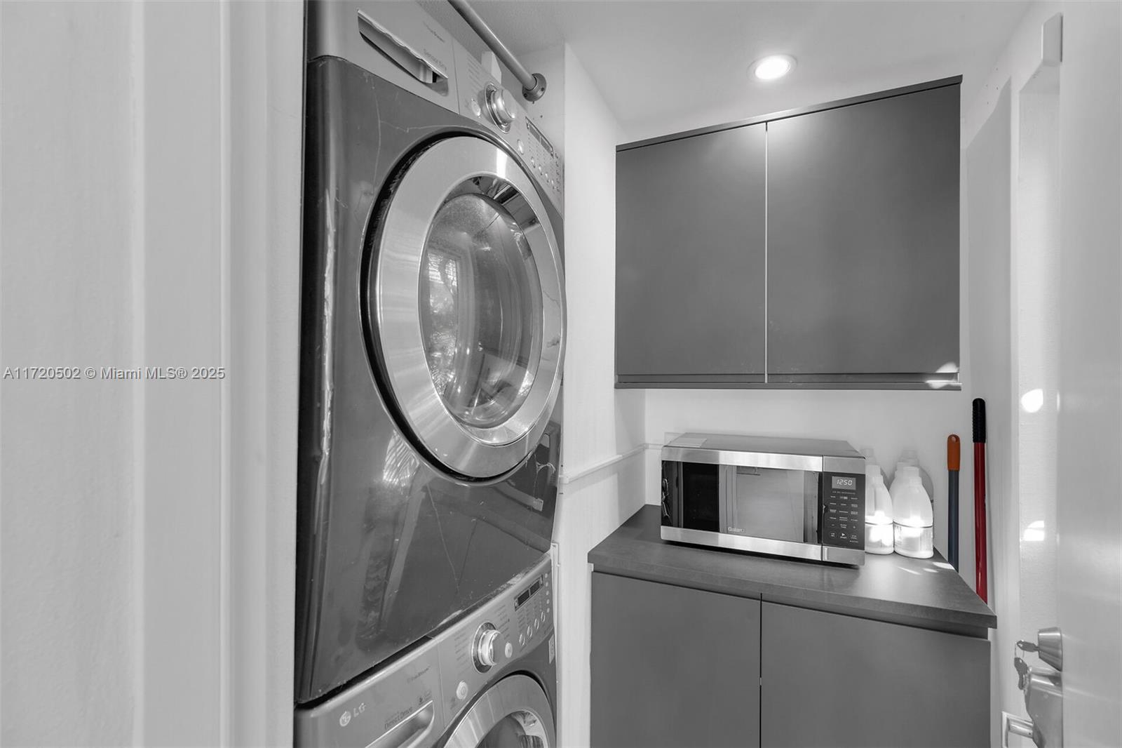 ROCK HARBOR MANOR - Residential