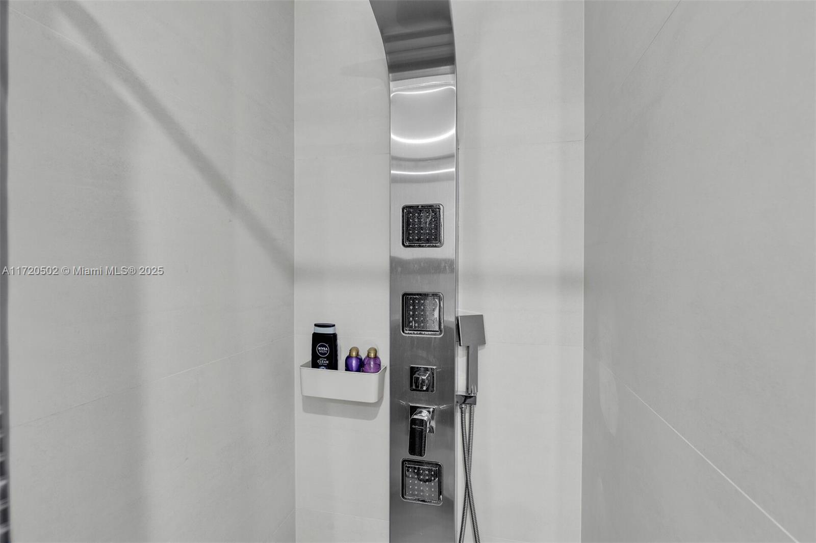 ROCK HARBOR MANOR - Residential