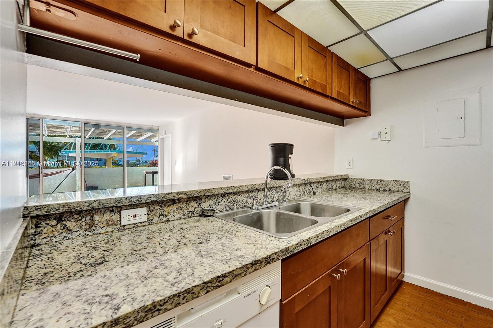 THE GRANDVIEW PALACE COND - Residential