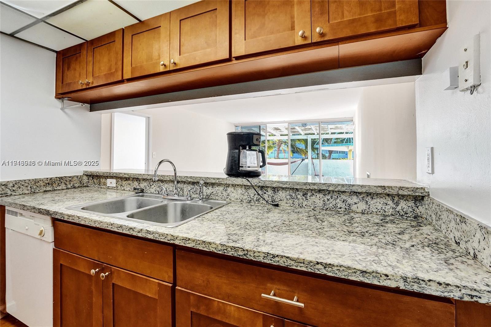 THE GRANDVIEW PALACE COND - Residential