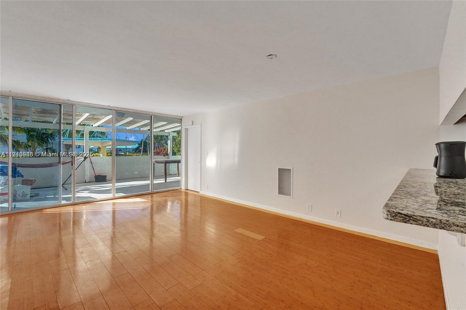 THE GRANDVIEW PALACE COND - Residential