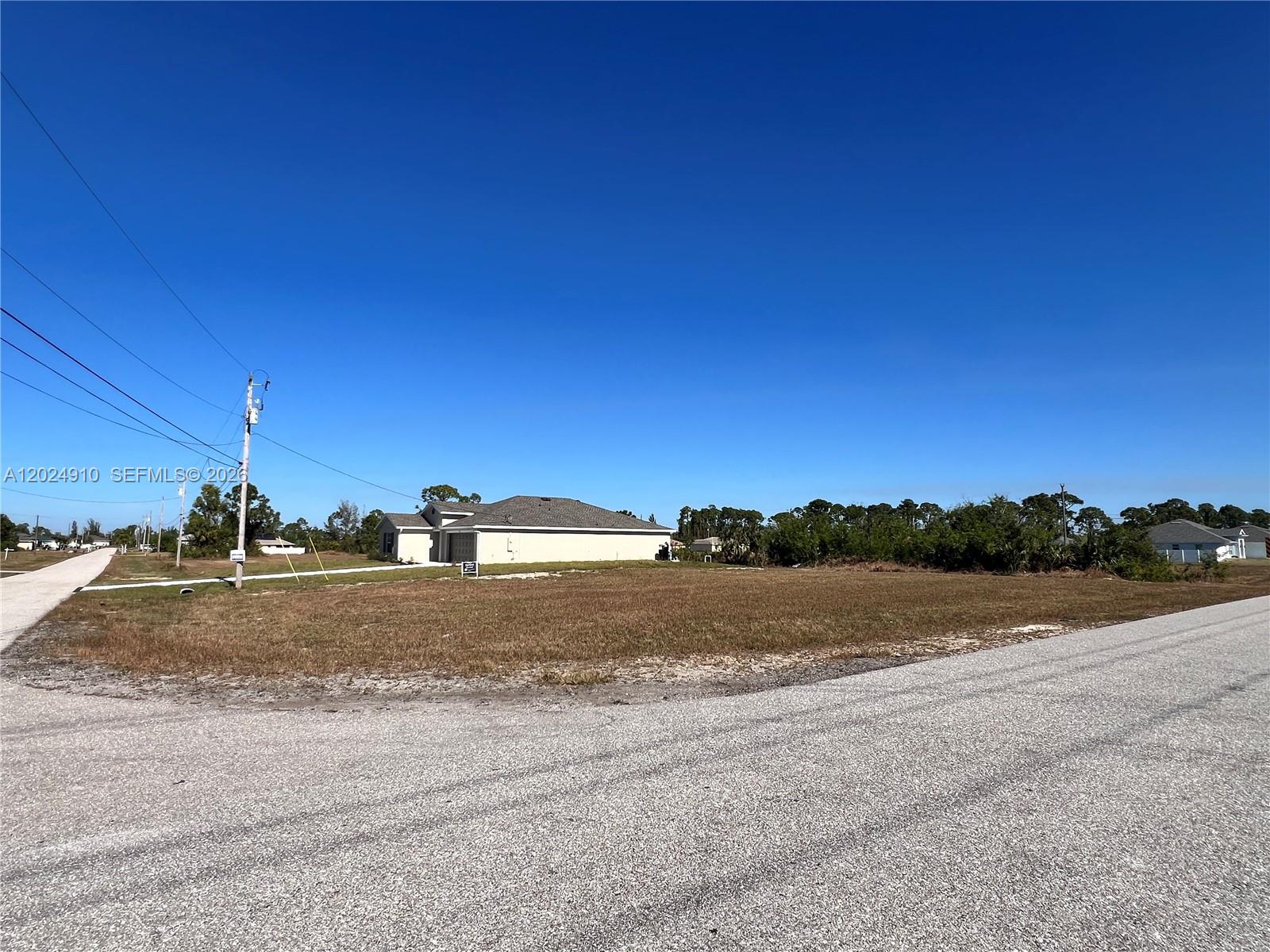CAPE CORAL - Land