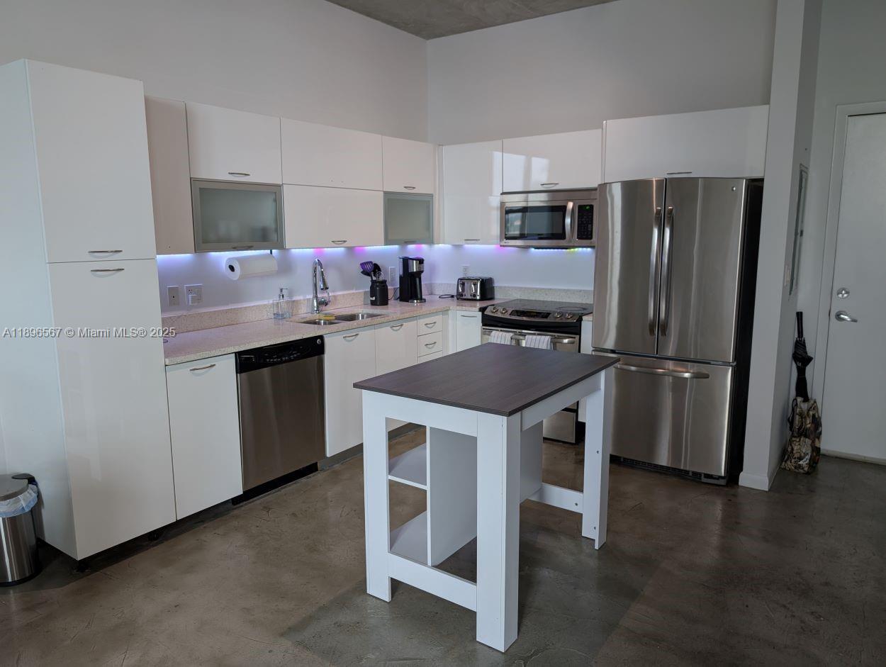 234 NE 3rd St 1204