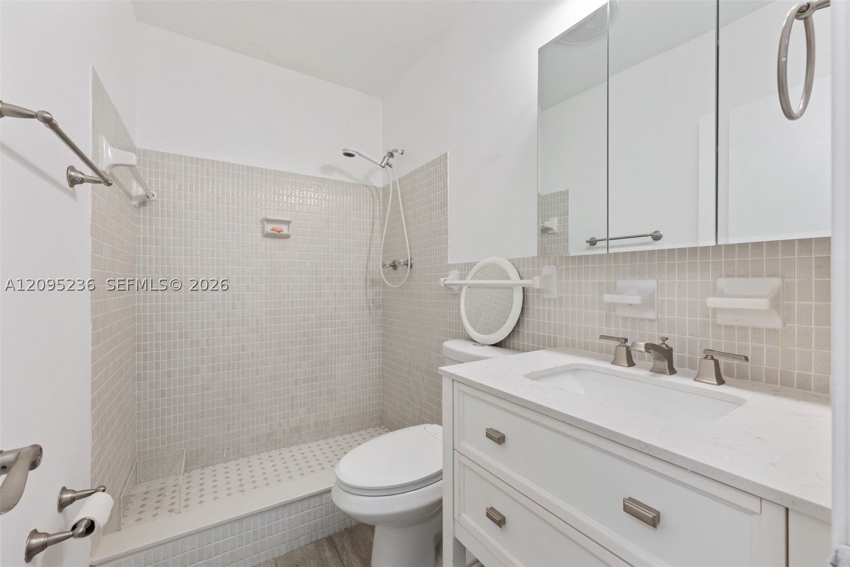 2210 NE 56th Pl 123